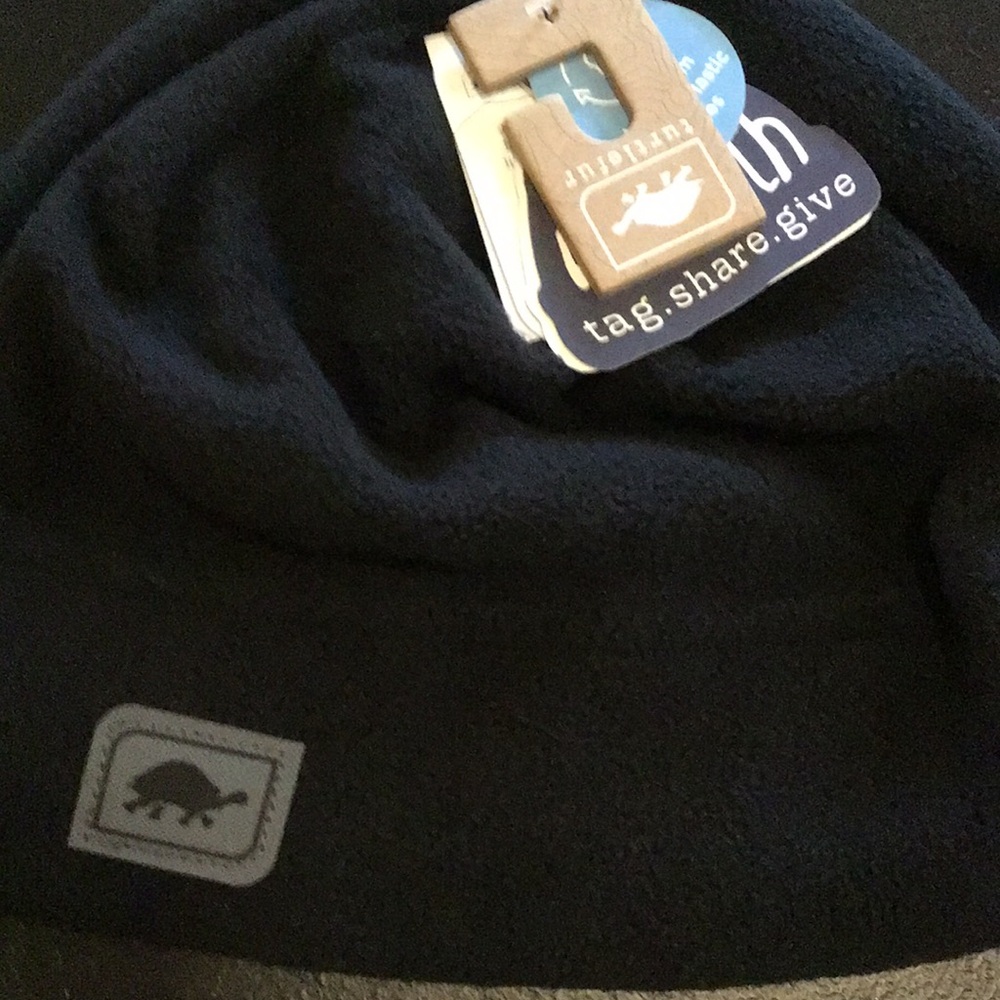 Chelonia 150 Beanie Navy Blue, Black All Season Fleece New With Tags- Set of 2 - Picture 5 of 6